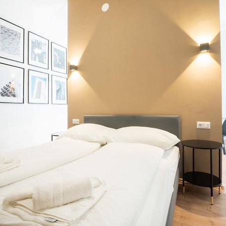 Modern 1-Bedroom Apartment Next To Praterstern Виена Екстериор снимка