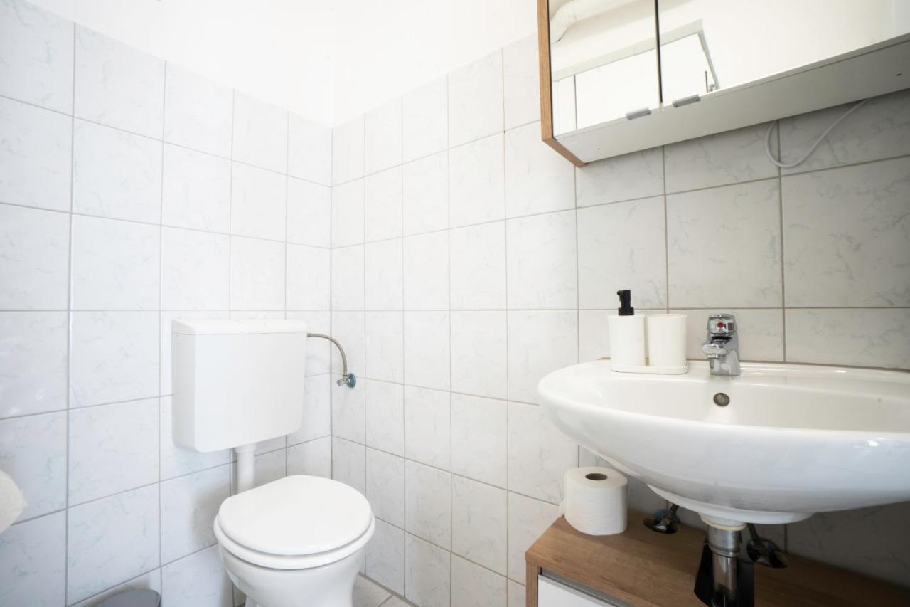Modern 1-Bedroom Apartment Next To Praterstern Виена Екстериор снимка