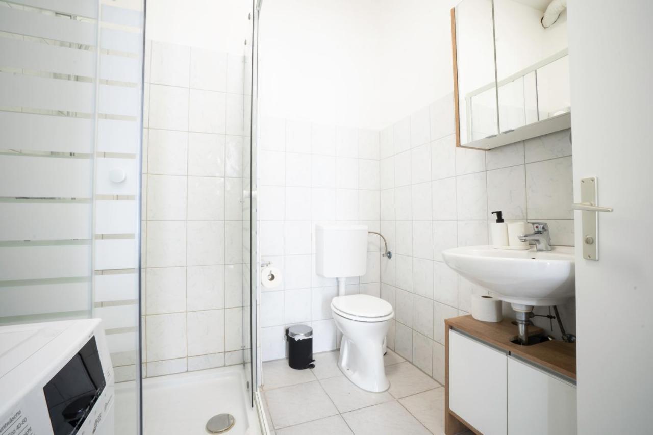 Modern 1-Bedroom Apartment Next To Praterstern Виена Екстериор снимка