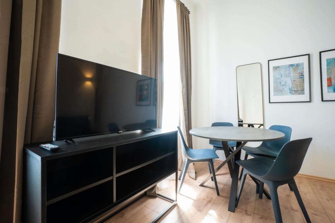 Modern 1-Bedroom Apartment Next To Praterstern Виена Екстериор снимка